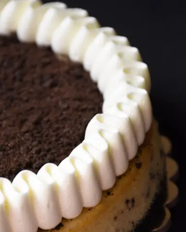 Closer shoot . . OREO Cheesecake ❤️ . . صورة أقرب . . أوريو تشيزكيك . . . . للطلب من خلال الموقع في البايو المنطقة الشرقية .. القطيف . . . . #boulevard_baker #dessert #sweet #Qatif #tastegood #tastey #bakery #francepastry #sugar #love #dessert #yummy #Baking #loveofbaking #good_morning_Qatif #bueaty #yummy #cake #yummyfood #delicious #france #timetoeat #arab_bakers_community #القطيف #تركيا #سيهات