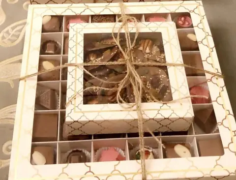 عرض اليوم الوطني بوكس كبير شوكلاته مشكل + بوكس صغير شوكلاته بالفواكه المجففه بـ١٠٠ ريال وكل عام وحكومتنا وشعبنا باأمن وأمان #جده #السعوديه_ #اليوم_الوطني #اليوم_الوطني88 #الرياض #شوكلاته #الطايف_مول #مكه_الان #تبوكيه #زواره #الكويت #العراق #العراقيين #الشرقيه #الخبر_ #اغاني