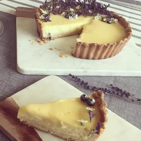 Lemon Tart | تارت الليمون . #baking#bake#bakery#fruit#dessert#tart#instafood#kitchen#recipe#foodie#foodporn#sweetlover#foodlover#yummy#lalunepastry#lemontart