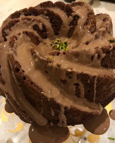 مع كيكتي مش حتئدر تكف إيديك . . . . . . . . . . . . . #6oorah_cake #cake #dates_cake #كيكة_طورة #كيكة #كيك #كيكة_تمر #رمضان #رمضان_يجمعنا #حلى #حلويات #حلا #أكل #أكلات #مأكولات #طعام