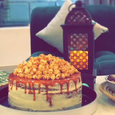 Try our new popcorn Caramel cake #made_with_love #popcorn_caramel #cake #baker #delicious #كيك #كاراميل #توفي #حلى #حلا #جمعه #بوب_كورن #فشار_كاراميل