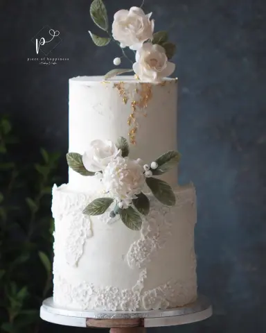 ❤️❤️❤️ #macarons #macaronage #darkchocolate #cakedecorating #pistachiocake #ordernow #weddingcake #engagementring #cake_buttercream #flowers #cream #creamcheesefrosting #bakery #weddingflowers #weddingcake #engagementparty #party #roses #patterns #ordernow