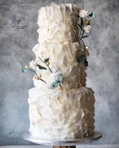 Madly in love with this white and pure design , thank you because your cakes always inspire me and I really feel the real happiness when I make them ❤️ #macarons #macaronage #darkchocolate #cakedecorating #pistachiocake #ordernow #weddingcake #engagementring #cake_buttercream #flowers #cream #creamcheesefrosting #bakery #weddingflowers #weddingcake #engagementparty #party #roses #patterns #ordernow