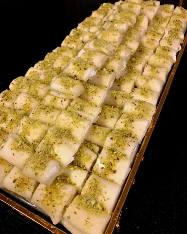 حلاوة الجبن الشهيرة ❤️ . مين احسن منا يضبطها !! مافي . #غداء #عشاء #حلى #حلا #سينابون #معمول #اكل #طبخات #وصفات #جديد #السعودية #الرياض #يمي #مصابيب #صبيب #مراصيع #الرياض #طلبات #أسر_منتجه #فطاير #طبخ #طبختي #فطاير #حلويات #طبخات #دايناميت #وصفات #بروليه #كريمة #جديد #رمضان #غبقة #غبقات #تقديمات #توزيعات