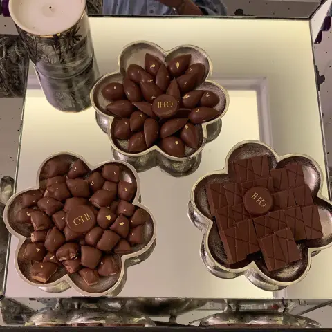 • • • #chocolatte #chocolab #sweet #chocolateheaven #chocolade #chocolofver #chocolovers شوكلاته #شوكلت #شوكولاته #شوكولا #تقديمات #مناسبات #تجهيز #زواجات #حفلات #حلويات #حشوات #صياني #صواني #مواليد #خطوبه#توصيل #حلى #حلا #قهوه #قهوة #سويت #توت#عيد#بيري
