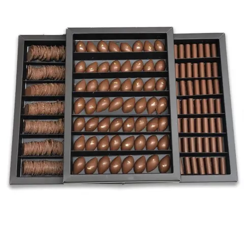 • • • #chocolatte #chocolab #sweet #chocolateheaven #chocolade #chocolofver #chocolovers شوكلاته #شوكلت #شوكولاته #شوكولا #تقديمات #مناسبات #تجهيز #زواجات #حفلات #حلويات #حشوات #صياني #صواني #مواليد #خطوبه#توصيل #حلى #حلا #قهوه #قهوة #سويت #توت#عيد#بيري