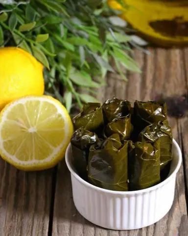 نهتم بـ التفاصيل من اجلك ☘️ #عنب_وورق