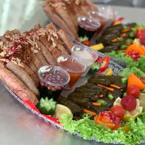 صحن مشكل ورق عنب و مسخن