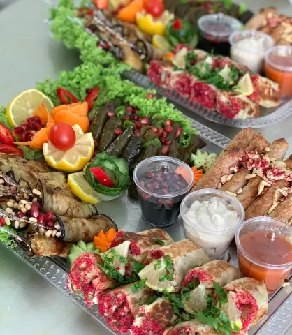 صحون مشكله باحجام وانواع مختلفه