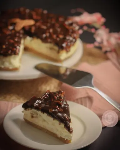 Pecan cheesecake.