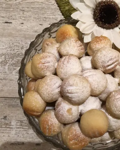 شايفين كيف السكر مسوي قلب على المعمول ♥️ .. .. اعتذر عن استقبال طلباتكم على المعمول حالياً ♥️ ان شاالله نرجع نستقبل طلباتكم قريب بأذن الله