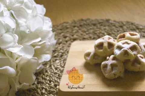 ‏﴿إنَّ اللَّهَ ومَلَائِكَتَهُ يُصَلُّونَ عَلَى النَّبِيِّ﴾ ‏قال رسول الله ﷺ ‏من أفضل أيامكم يوم الجمعة فأكثروا عليّ من الصلاة