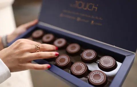 جيتك وقلبي على يدينك يبيك بين صحواتٍ من العشق وغما ♥️