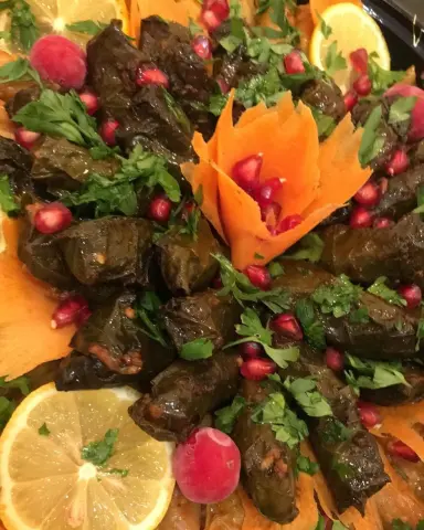 صحن مكس ورق عنب وملفوف #ورق_عنب #كيكة_زواج #محشي_ملفوف #محاشي #ورد_طبيعي_دائم #ورقعنب_حامض_بدبس_الرمان