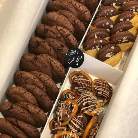 . . مخبوزة طازجة من الفرن . . شكراً لاختياركم هابينس فاكتوري . . . . #كوكيز_محشي #بوكس_السعاده #كوكيز_طري #اسر_منتجه #مشروع #مشروعي #الناس_الرايئه #الرياض #حلا #حلى #حلويات #رمضان #شعبان #طلاب #طالبات #الرياض #الصيف #فعاليات