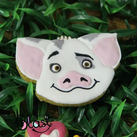 . Pua. .طلبية كوكيز ثيم موانا . .نهتم بأدق التفاصيل . .. . MOANA Cookies .. . . Every thing is edible .. . ..#moana #heartoftafiti #moanacake #moanaparty #chocolatecoveredoreos #moanacookies #cookieart #disney #disneyland #fondantfigure #fondanttoppers #themedcookies #wedding #cakeblast #minioreos #توزيعات #مناسبات #كوكيز_جدة #كوكيز_مواليد #كوكيز_زواج_خطوبة #ديزني #موانا #كيك #كوكيز_مواليد_زواجات_حفلات_تخرج_ولجميع_المناسبات #كوكيز#كيك_بوب #كيك_بوبس #ميني_أوريو #كيك_بلاست