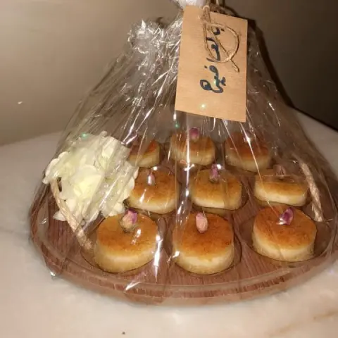 بسبوسة محشية . بالعافية على صاحبتها ..... . #سويت_زيزفون #شوكلاته #حلويات #شوكلت