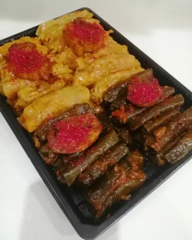 صحن مشكل ورق عنب وملفوف ٥٠ حبه ب ٥٠ ريال #ملفوف_محشي_حار_بارد_لذيذ_سبايسي_ناطع_حامض_جدا_متوفر_طازج_يومين_بطعم_اليمون_دبس_الرمان_ذايب_شههي_لايقاوم_ #ورق_عنب_لذيذ #ورقعنب_حامض_بدبس_الرمان