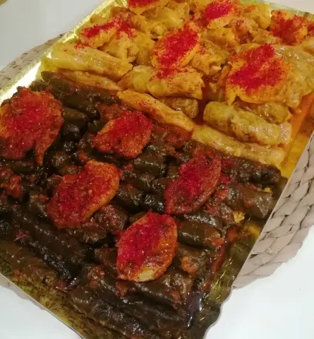 صحن مشكل ورق عنب وملفوف١٢٠ ريال٠٠ #ورق_عنب_ناطع #ورق_عنب #ورق_عنب_حامض #ورق_عنب_بالحامض_ودبس_الرمان #ملفوف_محشي_حار_بارد_لذيذ_سبايسي_ناطع_حامض_جدا_متوفر_طازج_بطعم_اليمون_دبس_الرمان_ذايب_شههي_لايقاوم_