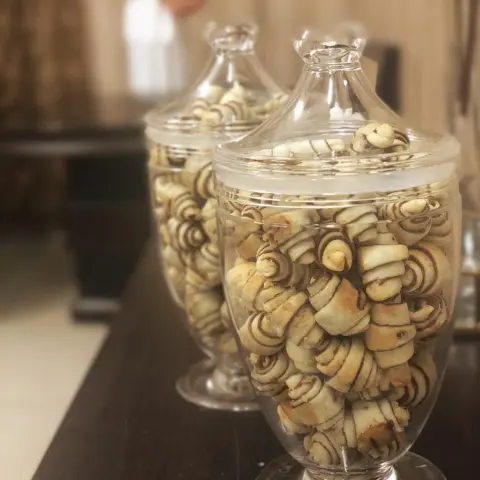 معمول حلزوني بشكل مميز لأول مره في المدينة،هش وطري ولذيذ.. 100 حبة ب70 ريال أسعارنا في متناول الجميع،مذاق متميز وطعم فريد، لايفوتك جربيه مرّه بتطلبينه كل مرّه.. #تاجرات_المدينه #معمول #تاجرات #تصويركم #آراء_الزبائن الطلب قبل بيوم ، للتواصل واتس اب