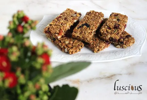 Granola Bars with Nuts and Dry Fruits✨ ٢٠ قطعة مستطيلة سعرها: ٦٠ريال