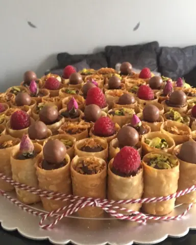 ‏حافظ على أولئك الذين يرونك مكانًا آمنًا بالرُغم من السوء الذي أنت فيه وقلة عطائك، ووحِدة مزاجك واختفائك المُفاجئ وهُروبك المُستمر.