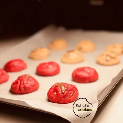 Red velvet & classic cookies #طلب#طلبات#كوكيز#كوكيز_رهف#رهف#يمي#لذيذ#هش#حلويات#كيك#مشروع#اسر_منتجه#تصوير#تصويري#اعلان#الرياض#الدرعيه#توصيل#نوتيلا#هيرشيز#كلاسيك_كوكيز#خورافي#cookies#yummy#nutella#red_velvet#orders