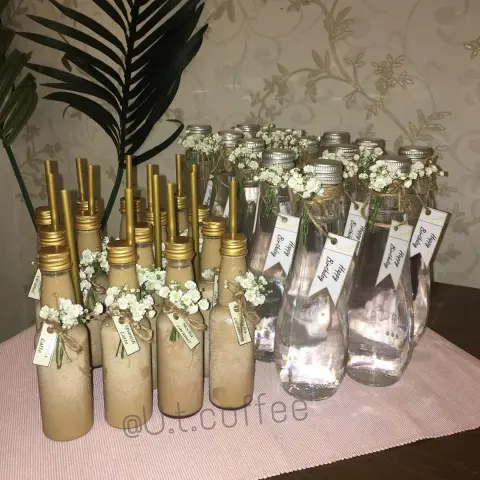 طلبية زبونة ، كوفي وسط + قوارير ماء من تنسيقنآا ✨ . #ايس_كوفي #ايس_موكا #سبانش_لاتيه #كراميل#توزيعات_الحج #ice_coffee #عيد_الحج #ايس_بستاشيو #مشروع #دعم #قهوة_باردة #قهوة #جده #عصيرات #عصاير #قهوة_ميني #توزيعات_استقبال #اكسبلور #حفل_تخرج #توزيعات_زواج#موهيتو #توزيعات_حلى #فعاليات_جدة #مهرجانات #قوارير #توزيعات_زواج #قهوة_لوز