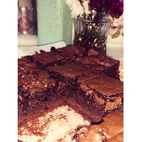 Fudgy Brownies . . . #تارت #كاسترد #حروف #حلويات_جدة #جدة #جدة_الآن #جدة_كيك #كيك_جدة #حلويات_جدة #yummy_jeddah #jeddahbaking #اسر_منتجه #jeddah #jeddahfood #jeddah_food #tart #cake #dessert_jeddah #يمي_الفيحاء #يمي_كافيه #يمي_حلويات #كاكاو #هوم_ميد #بانوفي_باي #هديلز_بيكري #hadeels_bakery
