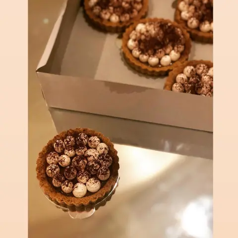 . . Mini Banoffee Pie متوفرة يوميًا في رشفات كافيه، جربوها مع قهوة رشفات اللذيذة وعليكم بالعافية♥️ #hadeels_bakery #هديلز_بيكري