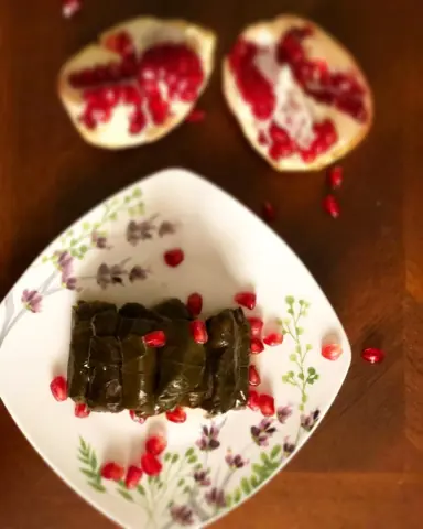 عندك جمعة بنات؟ لا تترددي واطلبي ورق عنب يبرق . . #بنات #لذيذ #رمان #جمعه #حامض #سبايسي #جمال #جمعات #المدينه #المدينه_المنوره #طلبات #توصيل #ترند