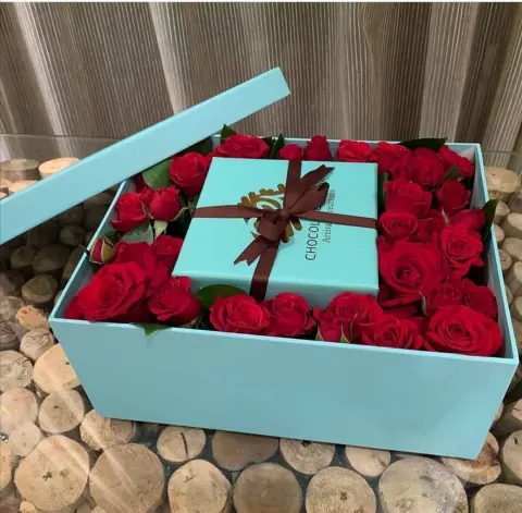 Best combination ever are chocolate & flowers Collaboration with