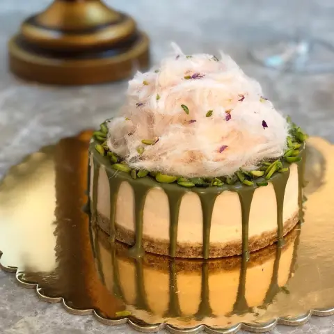 Amazing rose pistachio cheesecake تشيز كيك ورد بالفستق