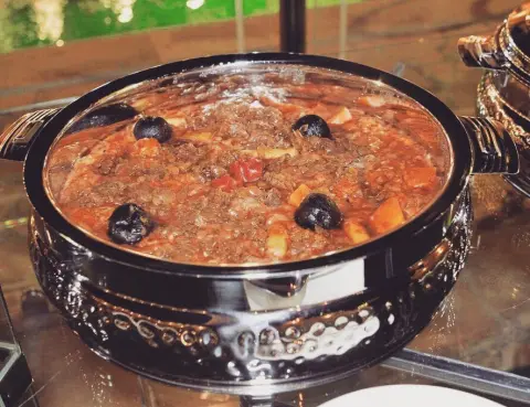 جانب من البوفيه الشعبي قدمناه في احد المناسبات ( مرقوق )