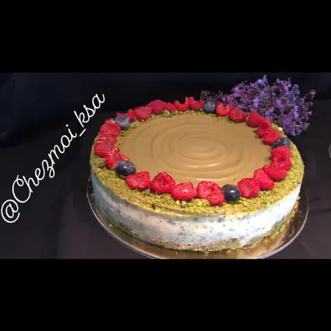 #cheesecake#pistachio#pistache#berry#jeddah#makkah#تشيزكيك#فستق#توت#جده#مكه