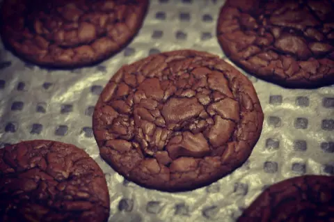 Brownie cookies #jeddah #delivery #chocolatecake #chocolate #delicious #yummy #brownie #sweets #جدة #توصيل #حلا #كوكيز