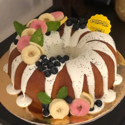 كيك الليمون اللذيذ مغطى بصوص .. حجم كبير ،، ١٦٥ ريال