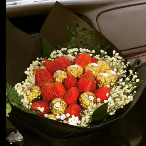 قلب فراولة 33 حبة ب310ريال
