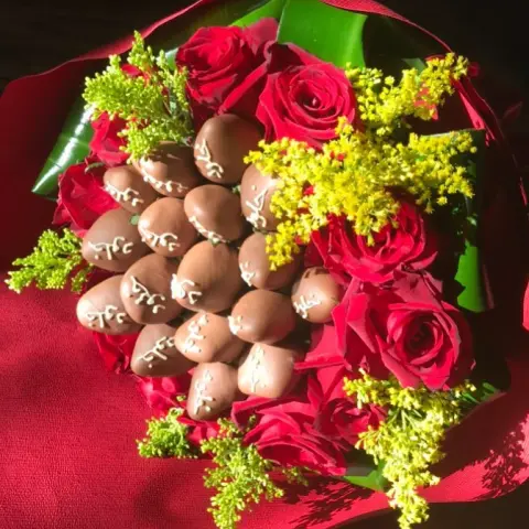 قلب فراولة 33 حبة ب310ريال