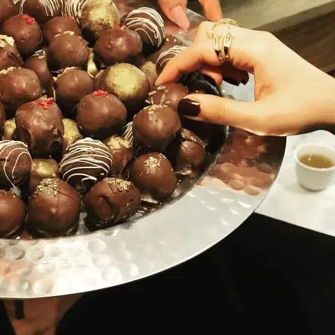 . . النكهات للبوب كيك• لافندر ورد سولتد كراميل جوز الهند رد فلفت هيل اوريو كل فترة راح تنزل نكهات جديدة✨ *اقل كمية للطلب ٣٠حبه مو شرط نكهه وحده عادي * للطلب قبل بيومين وللكميات الكبيره ثلاث لاربع ايام منتجاتنا فريش مانتعامل مع الخلطات الجاهزه او النكهات التجاريه