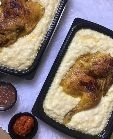 سليق بالدجاج المحمّر + سلطة الدقوس + شتني . . . #saudiarabia #delicious #مطاعم_جده #ديلشز