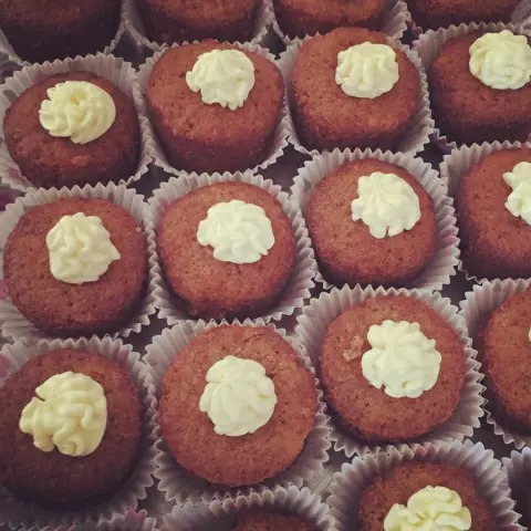 كب كيك الجزر #كيك_الجزر_بالجوز #كيك_الجزر #كيك #كيك_جدة #جده#حلى #لذيذ # carrot_cake#cake