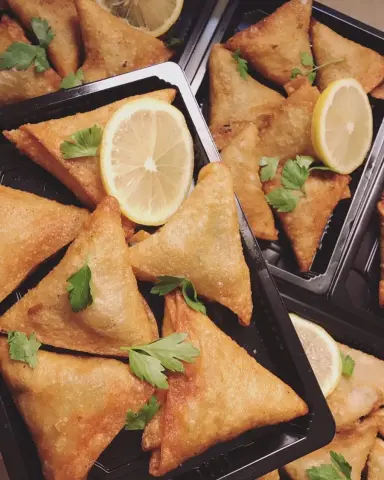 #سمبوسه #دجاج ✨. #سمبوسة #لذيذ #tasty #tastyfood #رمضان #مفرزنات #مفرزنات_رمضان #chicken #pastries #pastry #جازان #جيزان #صامطه #ابوعريش #احد_المسارحه #بيش #الدرب #فيفا #بني_مالك #العارضه #الطوال #صبيا #السعوديه #السعودية