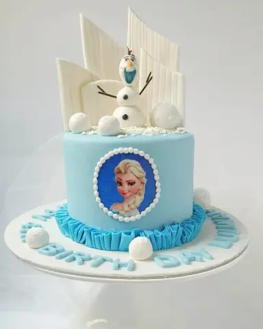 Frozen cake ❄️ . . . #cake #cakedecorating #sweet #frozen #bakeit #كيك #حلويات #فروزن #بيك_إت