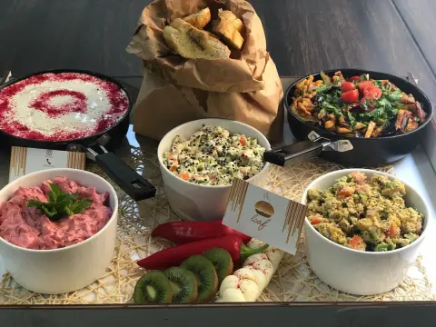صينية الحمسات اختيارك من ٥ حمسات ممكن التبديل من خبز المحمص الى خبز مفرود ❤️ الطلب قبل يوم #حمسات #فطور #الرياض #مناسبات