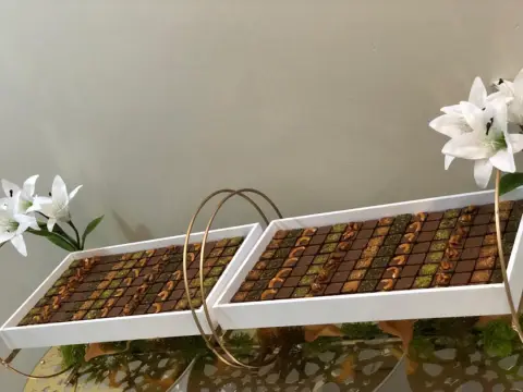 عملائنا الكرام شكراً لثقتكم في روكي بارز نعتذر منكم تم الاكتفاء من طلبات هذا الويكند✨ نستقبل حجز طلباتكم للإسبوع القادم..دمتم بخير♥️
