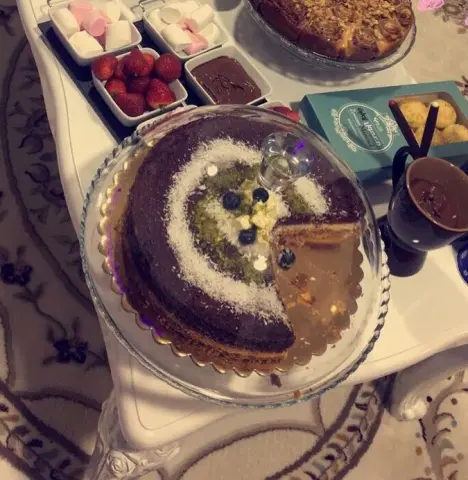 ‏نصف المحبه في إظهار تقديرك لمن تحب ... فالإنسان مهما نضج يظل في حاجة للإحساس بأن محبته مقدرة .... وأن وجودة ليس من السهل استبداله ... راقت لي مساء العافية ❤️❤️تصويركم تشيز بلوبيري =٧٠ريال