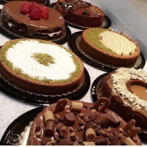 ‏رسالة الى قلبي : ‏أريد أن أخبرك بأن ابتسامتك جميله و روحك جميله ، لا تفسد يومك من أجل أي شيء فأنت جيد للغايه ، ابتسم و عش حياتك لنفسك ،، ولكن أرجوك لا تدع العالم يغير أبتسامتك ☺أبتسم
