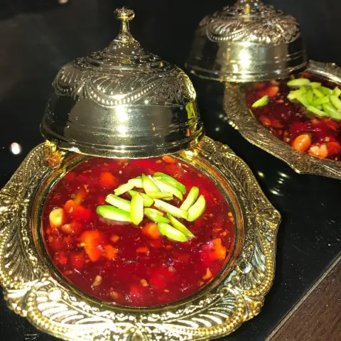 حلوى بحرينية بالزعفران و المكسرات .