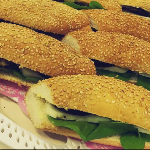 ساندويتش الحلوم والباذنجان بالصوص اللذيذ #مخبوزات#حلومالح#حلوم#ساندويتشات#ساندويتشات_مشكله #ساندويتش_حلوم